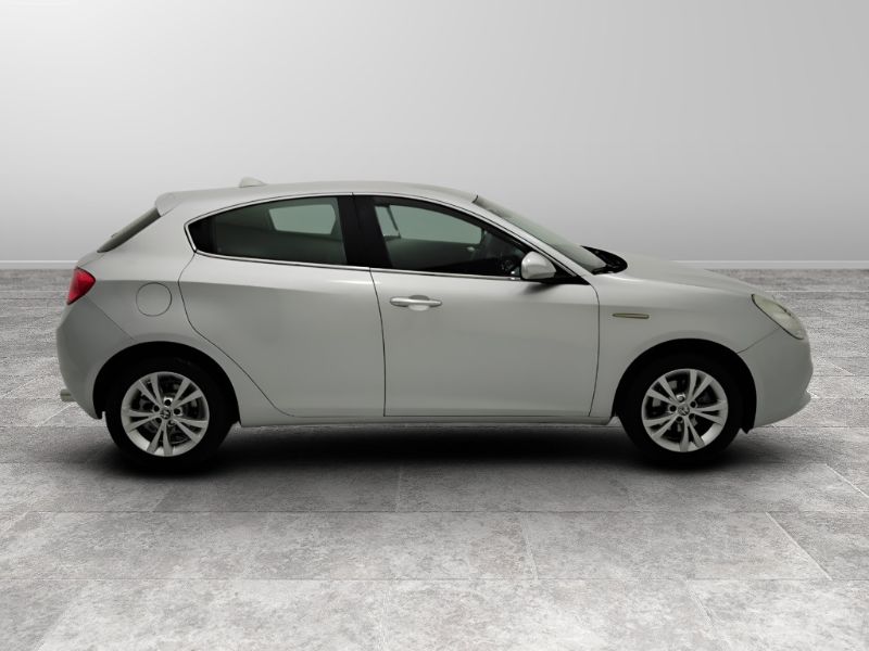 GuidiCar - ALFA ROMEO Giulietta  (2010)                       2013 Giulietta (2010-21) - Giulietta 1.6 JTDm-2 105 CV Distinctiv Usato